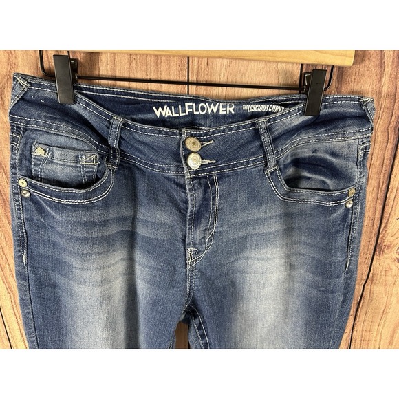 Wallflower Lucious Curvy Fit Women Blue Jeans 11 SHORT Medium Wash 28 x 28 - Picture 2 of 13